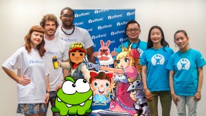 Retamos con videojuegos a Softonic Japón: ¿quién es mejor en Candy Crush, Pokopang, Cut The Rope…?