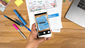 ¿No tienes escaner? Adobe acaba de lanzar la app perfecta (¡y gratis!) para escanear documentos