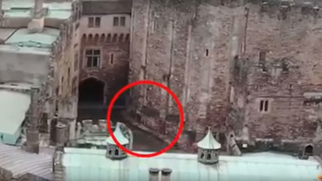 Un dron captura a un jinete fantasma de un castillo del siglo XI