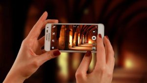 4 trucos para tomar buenas fotos con poca luz con tu teléfono móvil