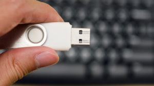 Cómo instalar Windows 10 desde un USB (UEFI o Legacy BIOS)