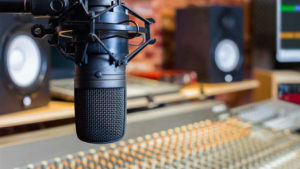 Dónde escuchar los mejores podcasts en español