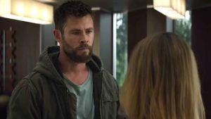 Chris Hemsworth (Thor) vandaliza los posters del resto de reparto de Los Vengadores Endgame