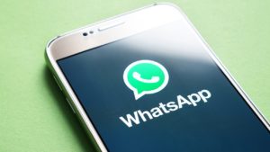 El asistente de Google se alía con WhatsApp y dejará enviar mensajes con el móvil bloqueado