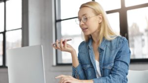 WhatsApp: Cómo leer, enviar mensajes y hacer videollamadas con el Asistente de Google