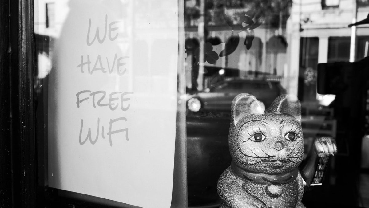 Wi-Fi público: cómo detectar los legales, cómo evitar los ilegales y posibles amenazas