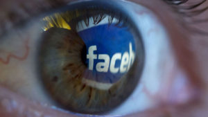 Come usare Facebook senza che gli altri lo sappiano
